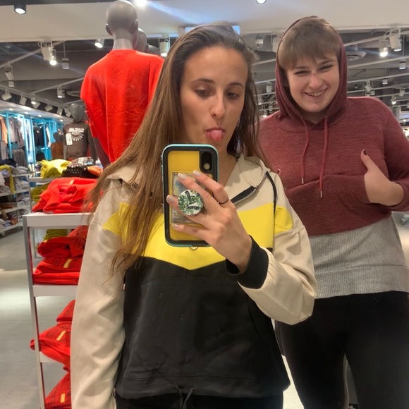 Meet your Posher, Shelby - Picture 2 of 5